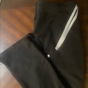 Medium Figs Scrubs Set in Black